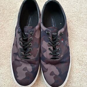 Tommy Hilfiger Camo Sneakers Size 8 (EU 41) Casual Lace-Up Shoes